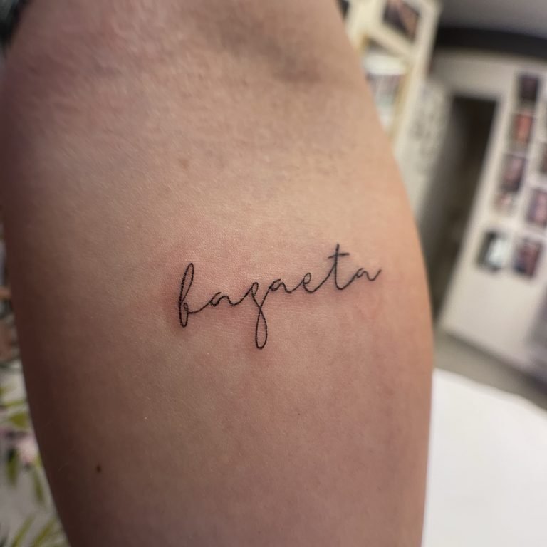 tattoo Lettering su braccio