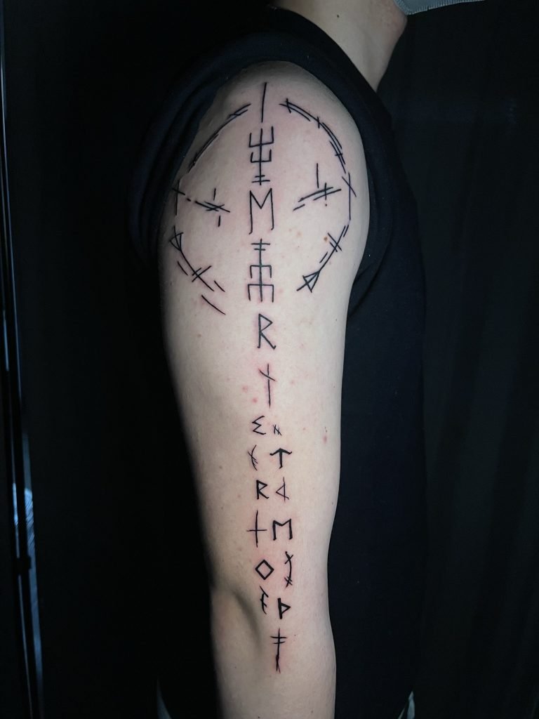 tattoo Lettering su spalla
